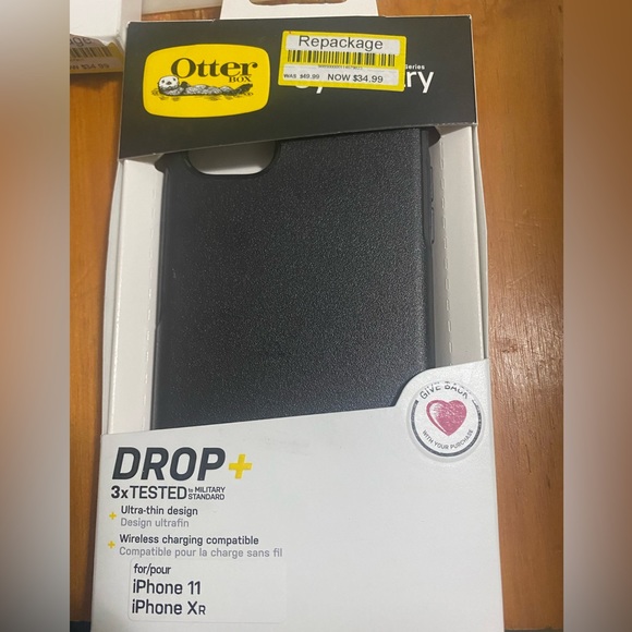 NWT OtterBox symmetry iPhone 11 black protection case drop tested - Picture 1 of 3
